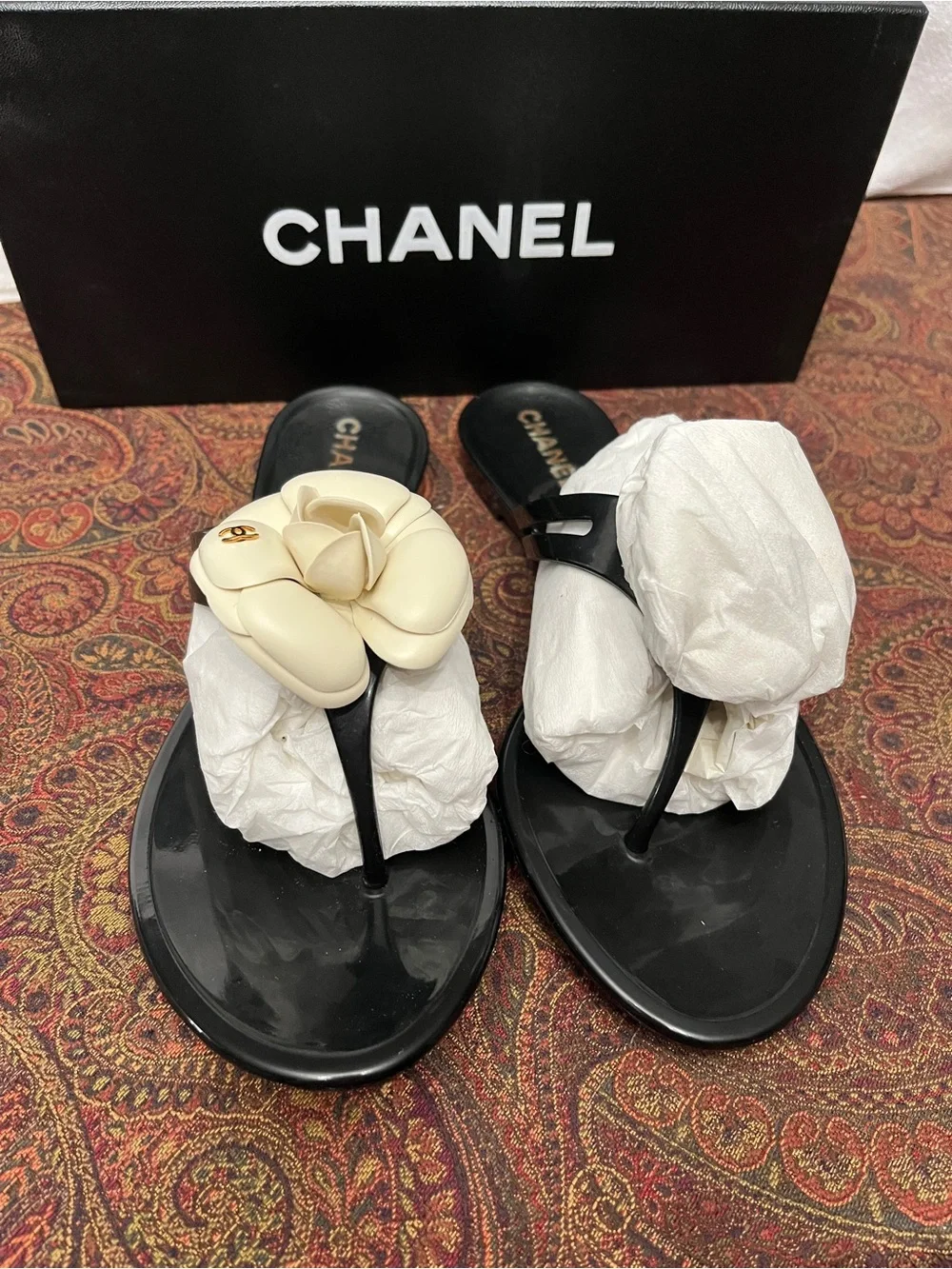 CHANEL elevate your